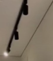 Теневой потолок с трековым освещением