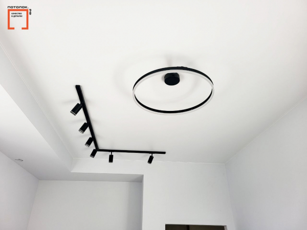 Стоимость двухуровневого потолка в спальне 12 м²