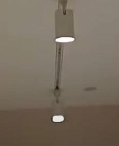 Бесщелевой потолок с трековым освещением