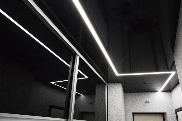 Закажите натяжные потолки и получите Межкомнатную ДВЕРЬ В ПОДАРОК!